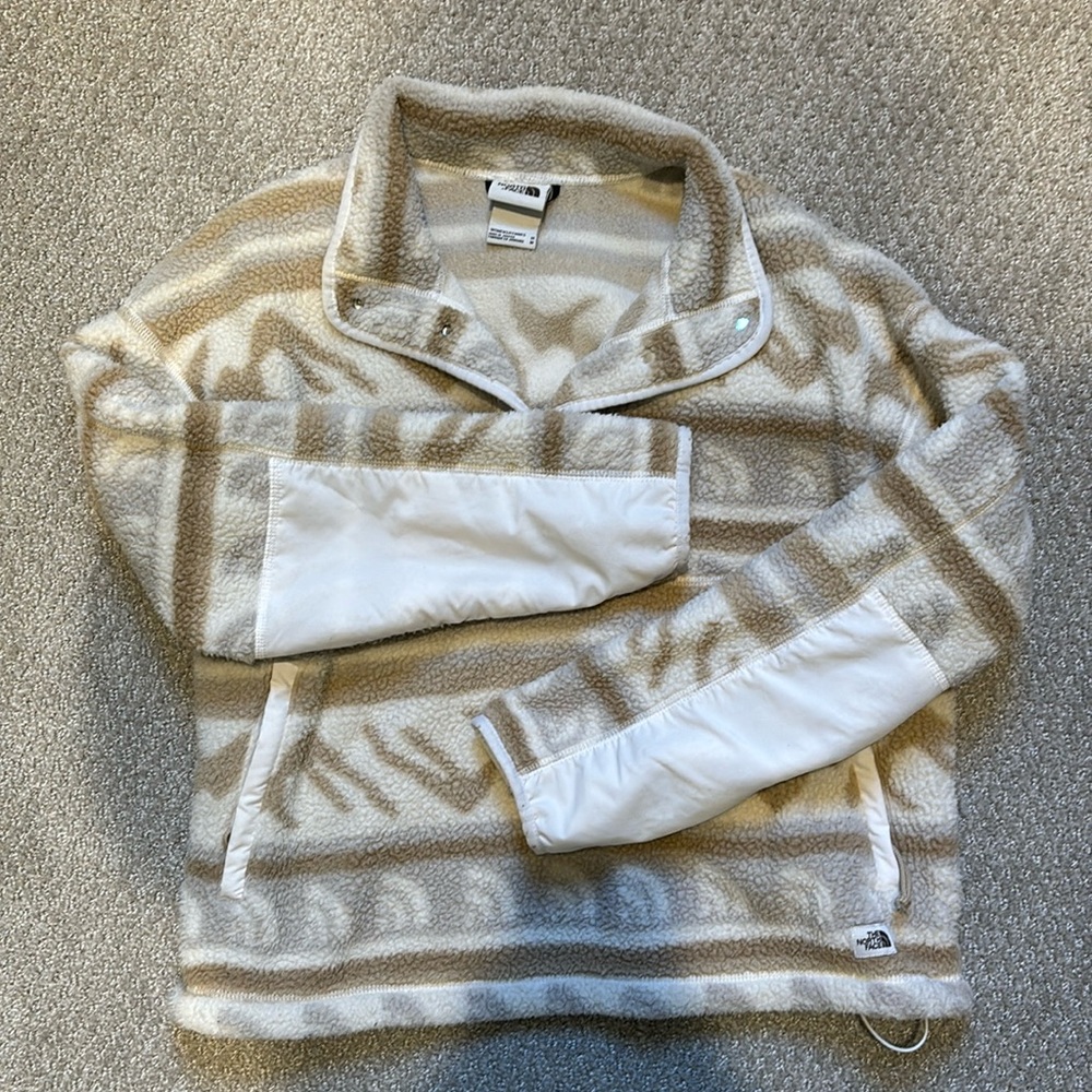 North face pull over